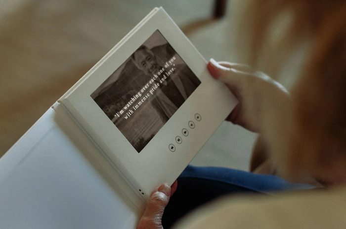 How to Use AI Voice Tools to Preserve Family Memories